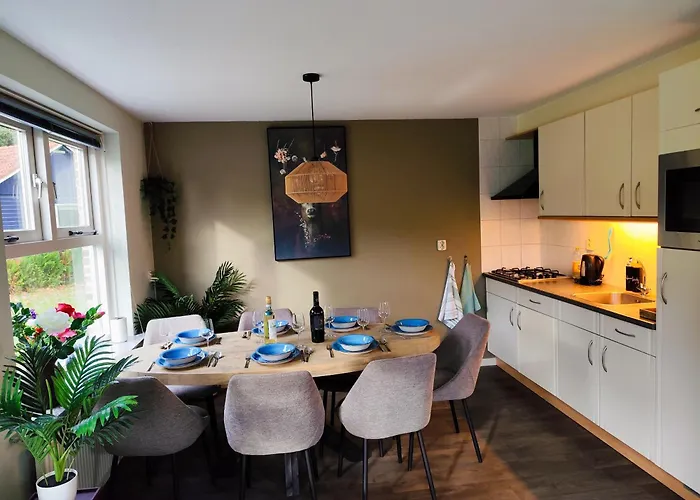 Morning Glory, Dahlia Сasa de vacaciones Beekbergen