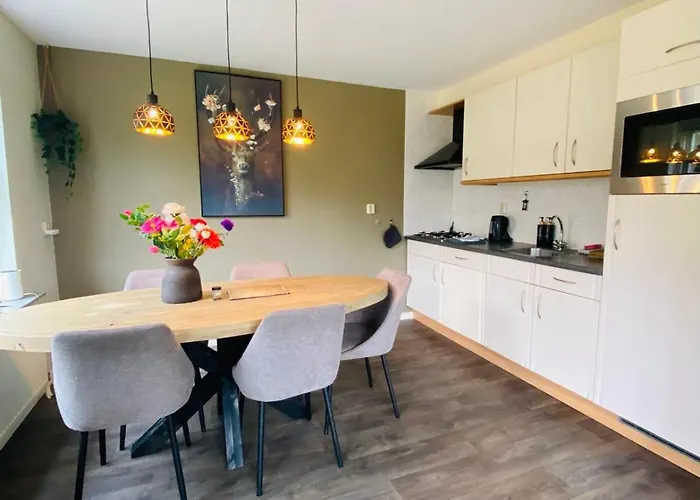 Morning Glory, Dahlia בית נופש