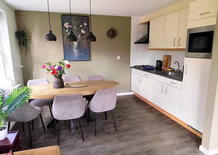 Morning Glory, Dahlia Сasa de vacaciones *